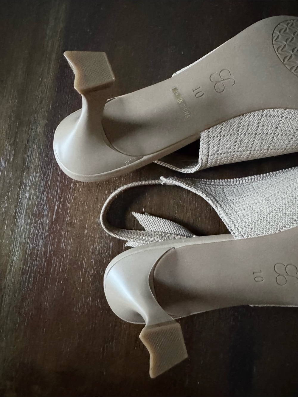 Cosy Island - EverLush Bowknot Pointed Toe Heeled Slingback - Low Heeled
- NWT - Picture 9 of 10